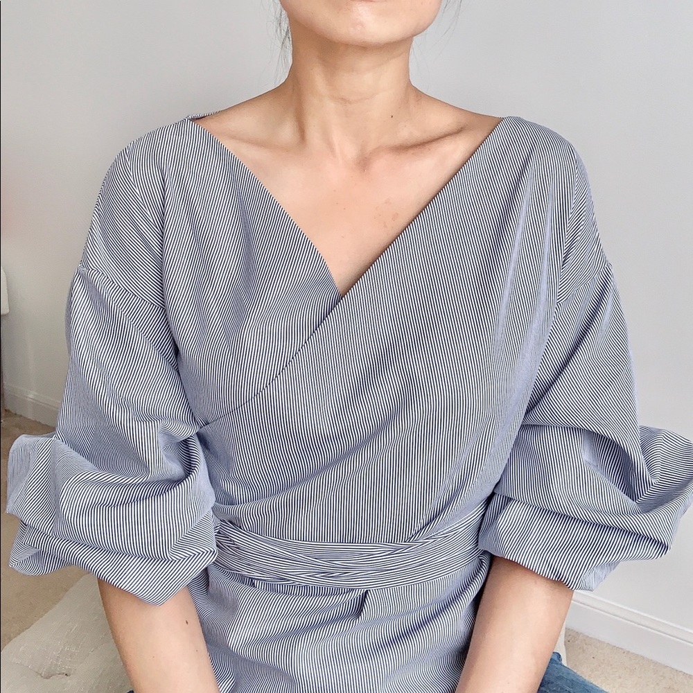 ONLY 1 LEFT ! - PUFFY SLEEVES Faux Wrap top - Picture 7 of 8